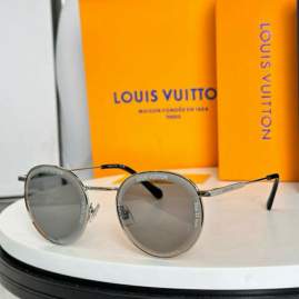 Picture of Louis Vuitton Sunglasses _SKUfw77710105fw